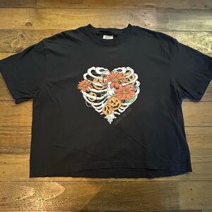 Comfort Colors Black Heart Skeleton Shape Halloween Floral Cropped T-Shirt